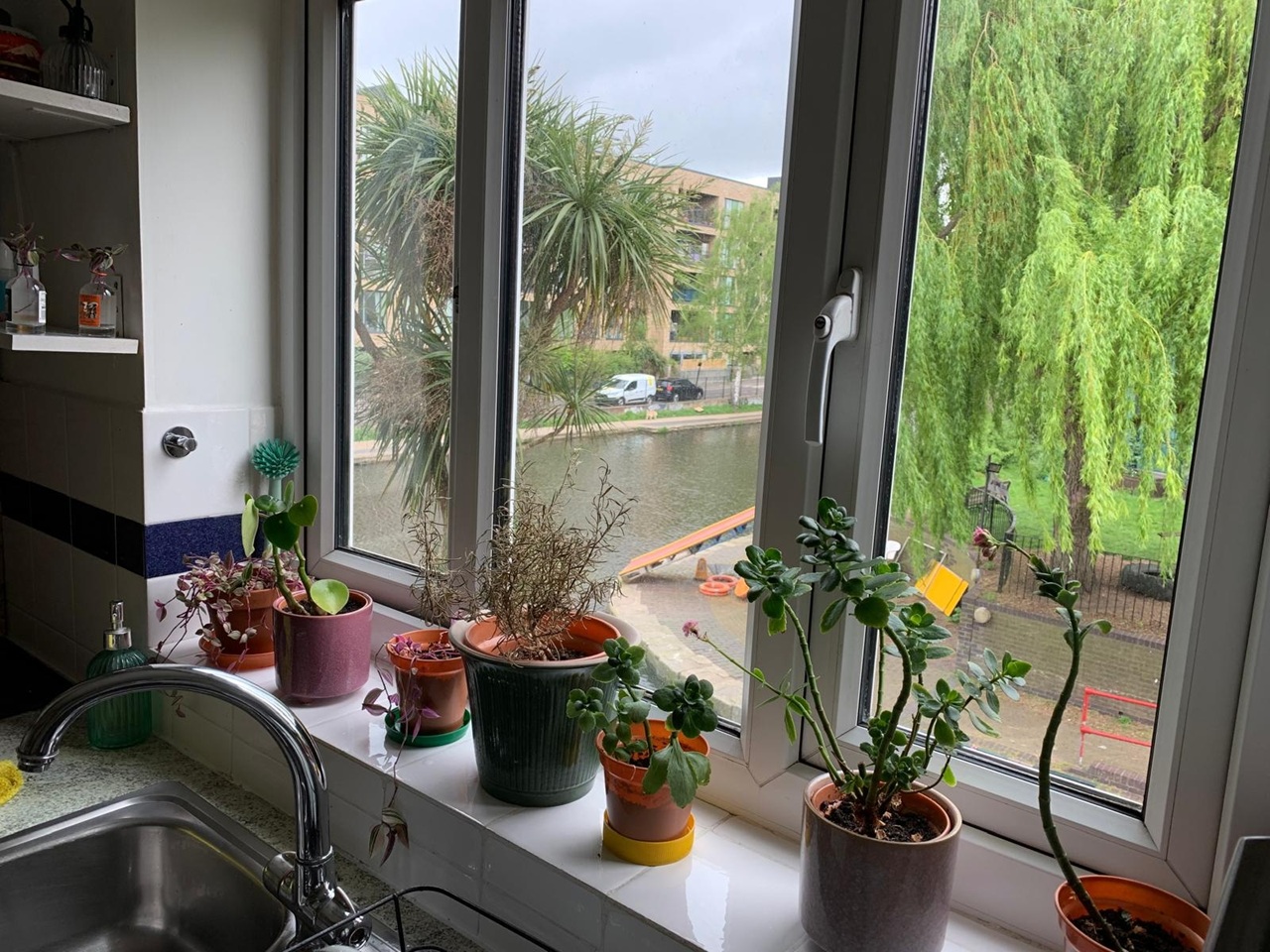 2 Bed Flat, Amber Wharf, E2 photo 2