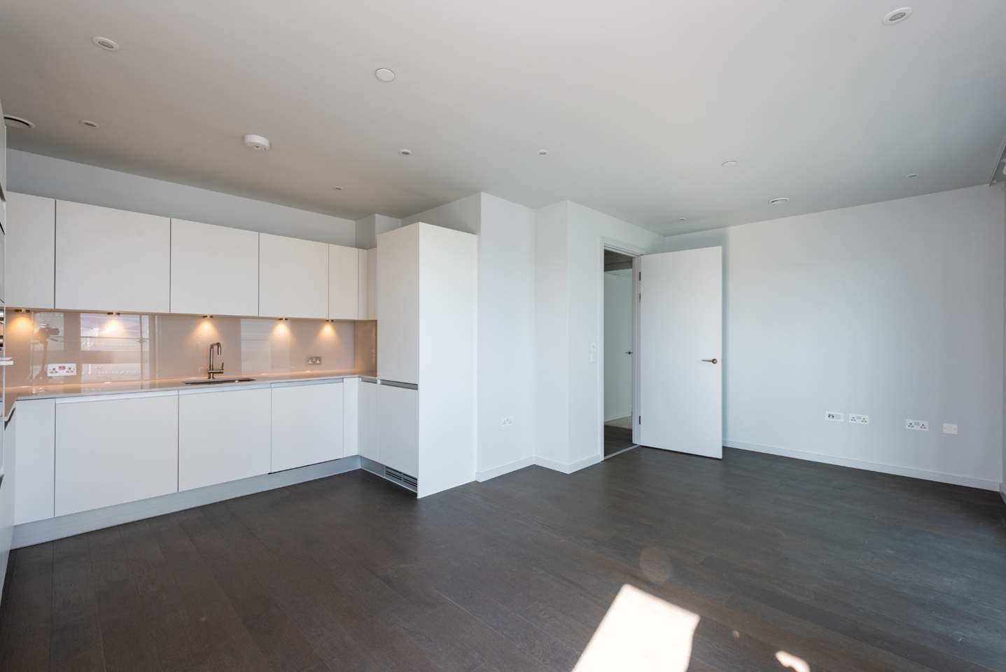 London - 2 Bed Flat, York Way, N7 - To Rent Now for £2,626.00 p/m