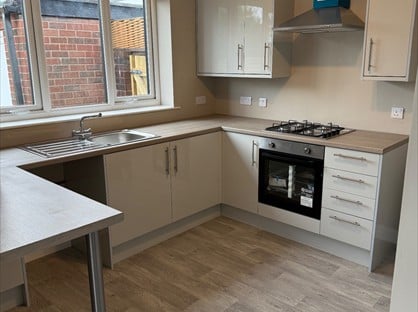 3 Bed Bungalow, Surrey Avenue, OL2