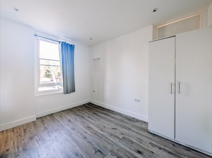 Studio Flat, Regents Park Road, N3