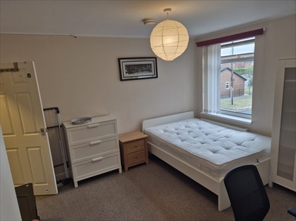 Room in a Shared House, Castleford Road, WF6