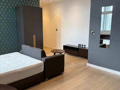 Studio Flat, Produce Exchange Building, L2