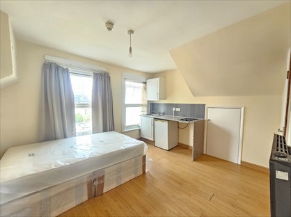 Studio Flat, Arthur Road, SW19