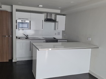 2 Bed Flat, High Street, RG12