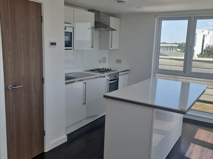 1 Bed Flat, High Street, RG12