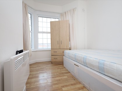 Studio Flat, Park Avenue Road, N17