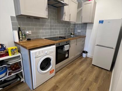 1 Bed Flat, Upper Green, CR4
