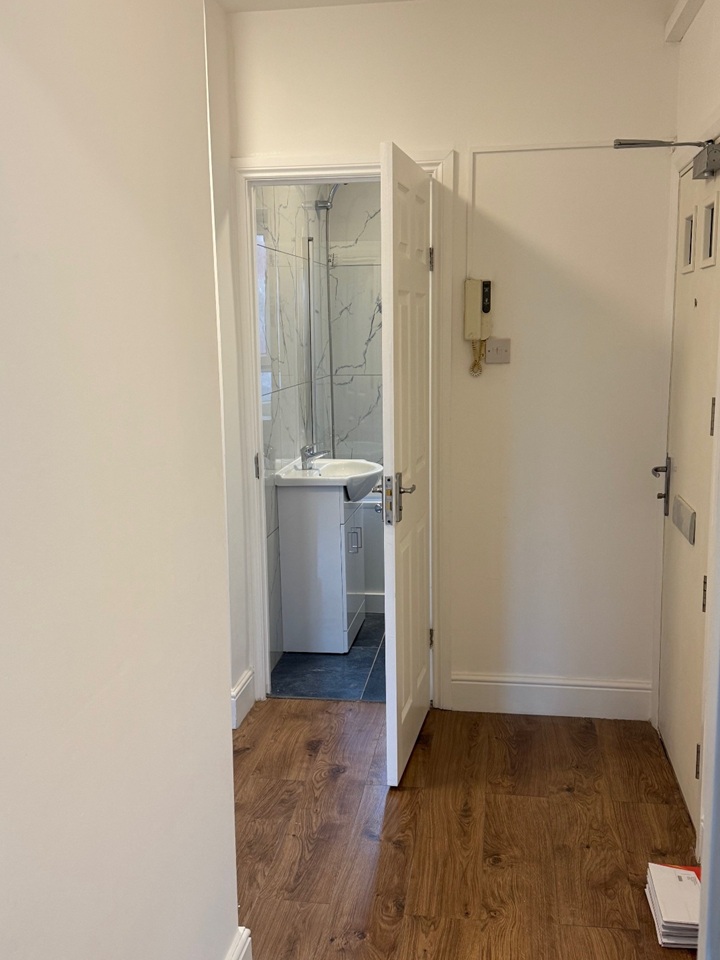3 Bed Flat, Royston House, SE15 photo 2