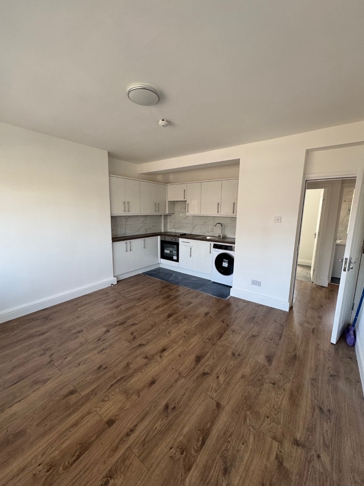 3 Bed Flat, Royston House, SE15 photo 5