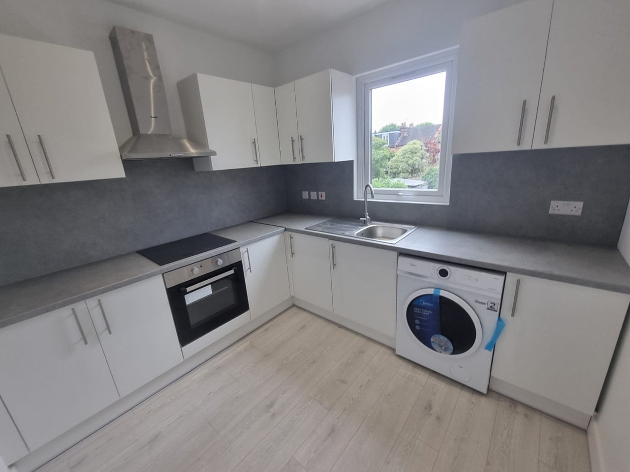 Studio Flat, East Street, SE17 photo 5
