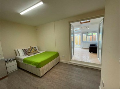 1 Bed Flat, Strattondale Street, E14