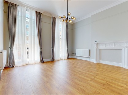 2 Bed Flat, Gloucester Road, SW7