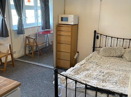 Room in a Shared House, Gantshill Crescent, IG2