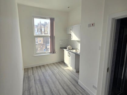Studio Flat, Burlington Gardens, W3