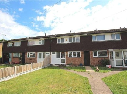 3 Bed Terraced House, Lincoln Chase, SS2