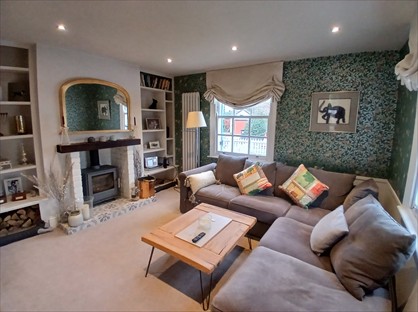 3 Bed Semi-Detached House, London Road, WD7