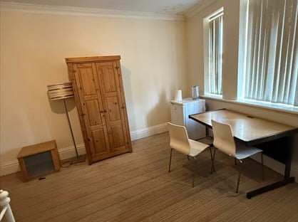 Room in a Shared House, Church Street, M30