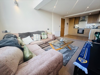 2 Bed Flat, Richardshaw Lane, LS28