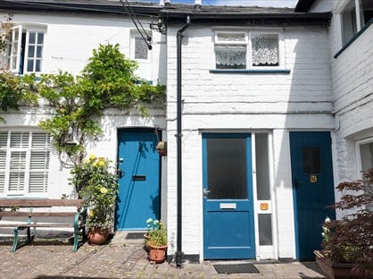 3 Bed Terraced House, High Street, LD8