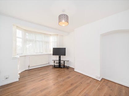 3 Bed Semi-Detached House, East Rochester Way, DA15