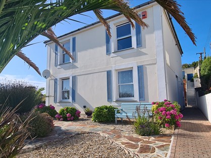 3 Bed Detached House, Clifton Terrace, TR27