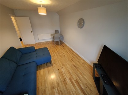 2 Bed Flat, Hawthornden Place, EH7