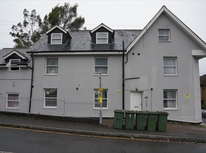 1 Bed Flat, Melville Road, ME15