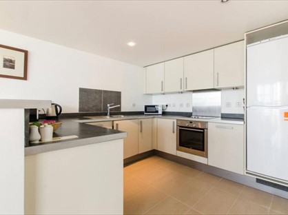 2 Bed Flat, Lombard Road, SW11