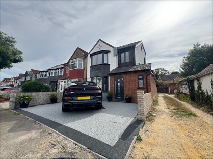 4 Bed Semi-Detached House, Laburnum Grove, TW3