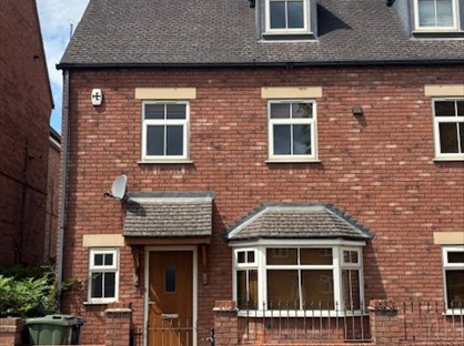 4 Bed Semi-Detached House, Maxwood Court, WR2