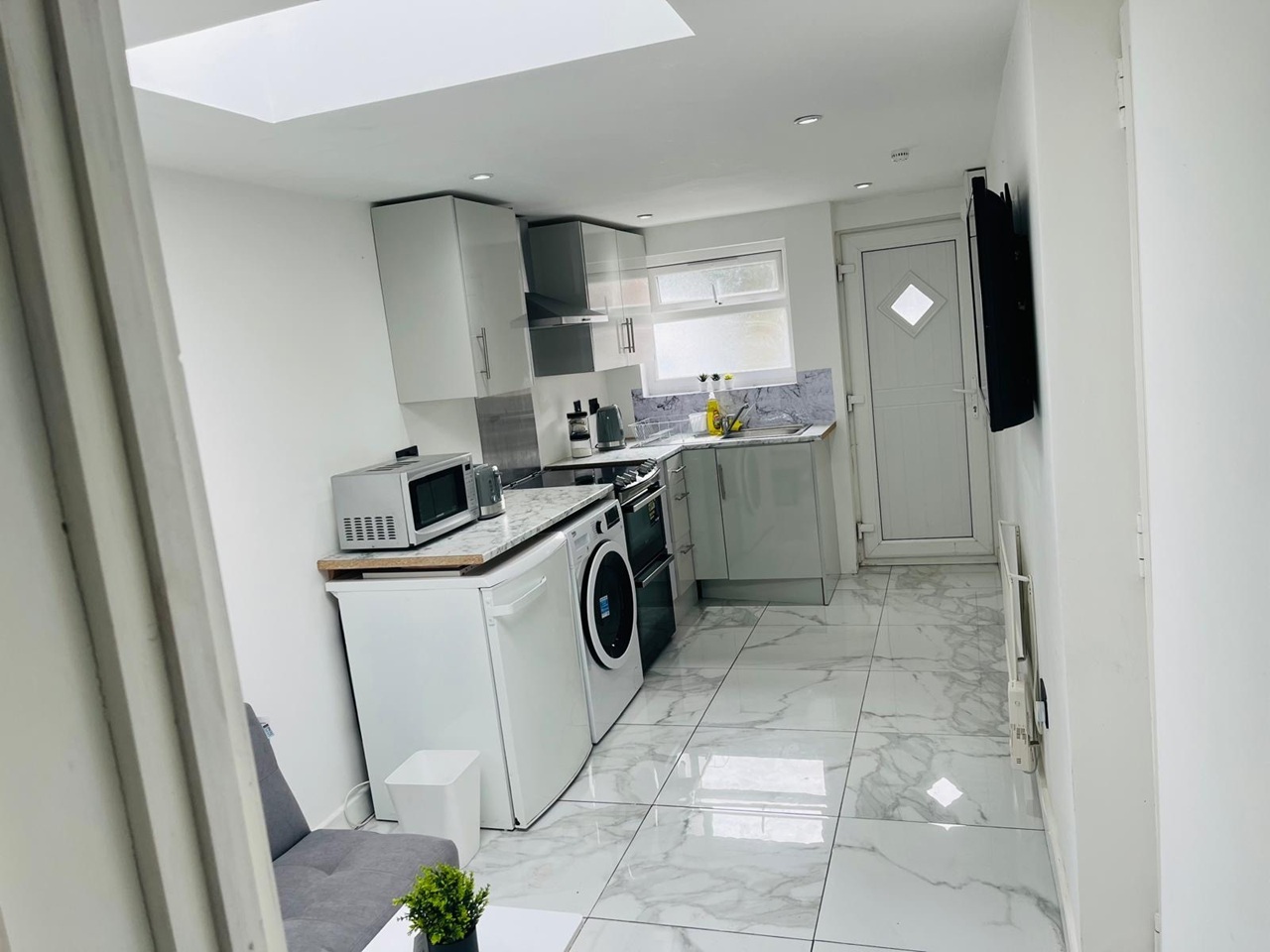 Manchester - 1 Bed Flat, Manchester, M12 - To Rent Now for £950.00 p/m