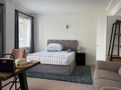 2 Bed Flat, Paramount Court, WC1E