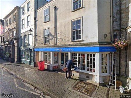 2 Bed Flat, Long Street, GL8
