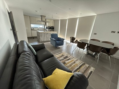 3 Bed Flat, The Precinct, LL74