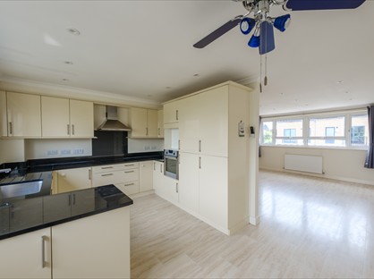 4 Bed Terraced House, Chapel Close, WD25
