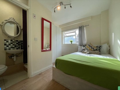 Room in a Shared House, Strattondale Street, E14