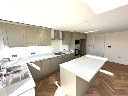 4 Bed Semi-Detached House, Peasecroft, SG9
