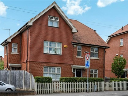 4 Bed Semi-Detached House, Castle Road, SP1