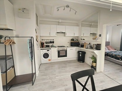 Room in a Shared Flat, King Street, TW1