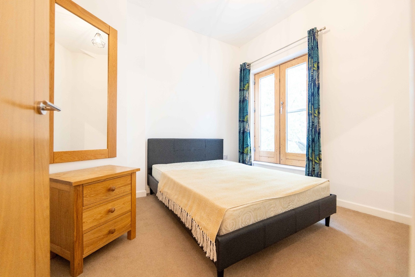 2 Bed Flat, Wharf House, OX1 photo 3