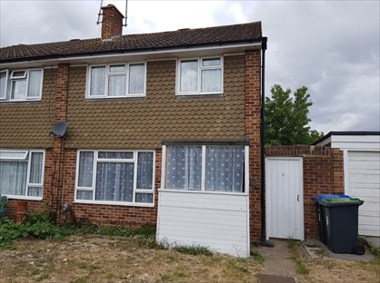 5 Bed Semi-Detached House, Nobles Way, TW20