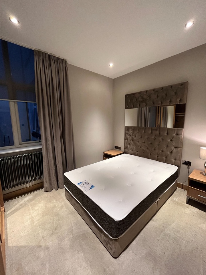 1 Bed Flat, Butts Court, LS1
