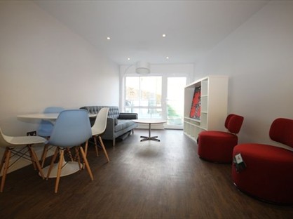 3 Bed Flat, Gauden Road, SW4