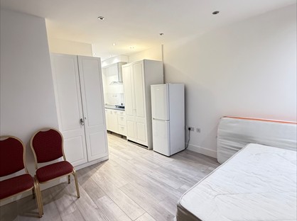 Studio Flat, Hounslow, TW4