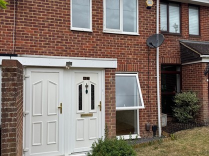 2 Bed Terraced House, Sharnwood Drive, RG31