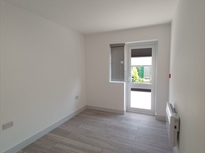 Studio Flat, Holly Bush Lane, TW12