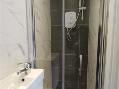 Studio Flat, Cobham Avenue, KT3