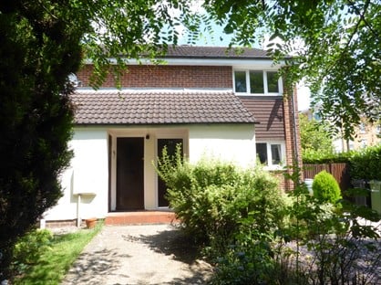 1 Bed Maisonette, Randalls Way, KT22