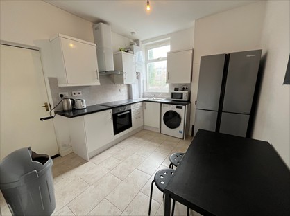 4 Bed Detached House, Monica Grove, M19