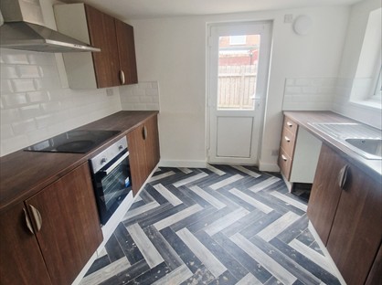 3 Bed Terraced House, Estcourt Street, HU9